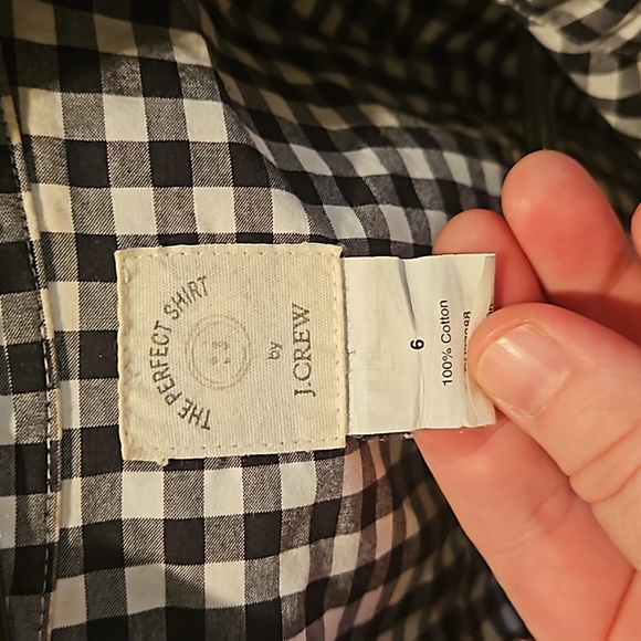 Women's checked button down - Picture 2 of 3